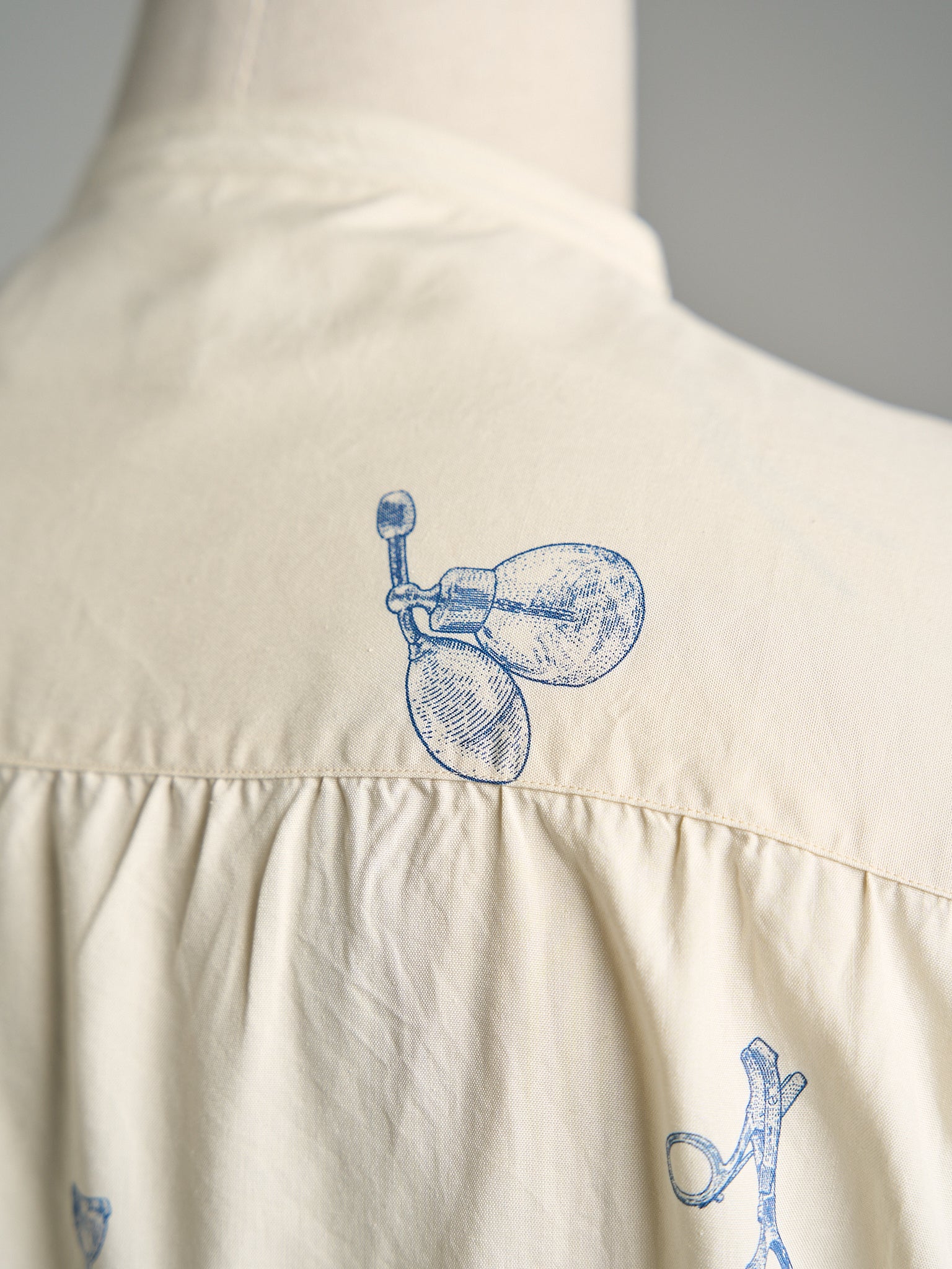 Motiv Karo Shirt Printed Silk Blue on Cream