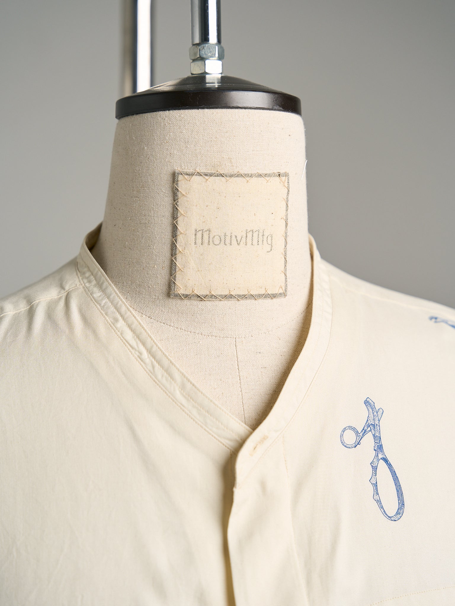Motiv Karo Shirt Printed Silk Blue on Cream
